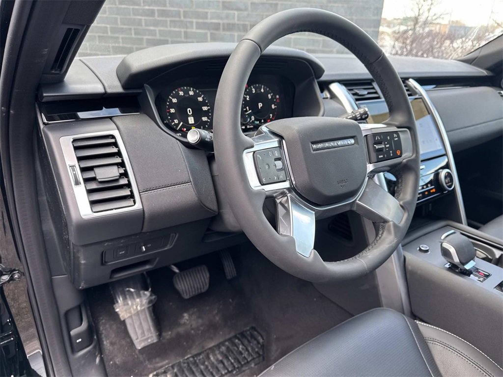 New 2026 Land Rover Discovery S image 21