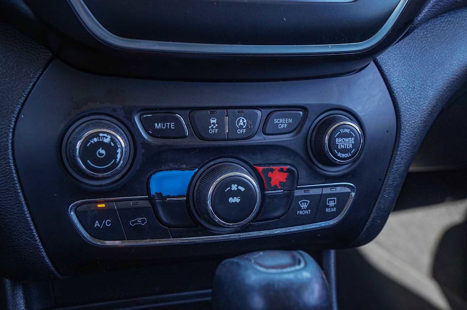 Used 2019 Jeep Cherokee Latitude Plus image 15