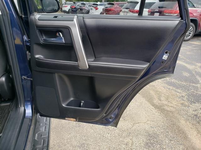 Used 2017 Toyota 4Runner SR5 AWD/4WD image 18