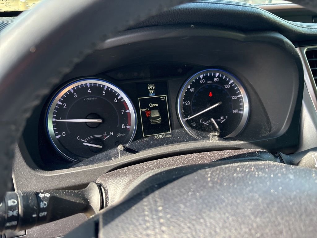 Used 2016 Toyota Highlander XLE AWD/4WD image 12