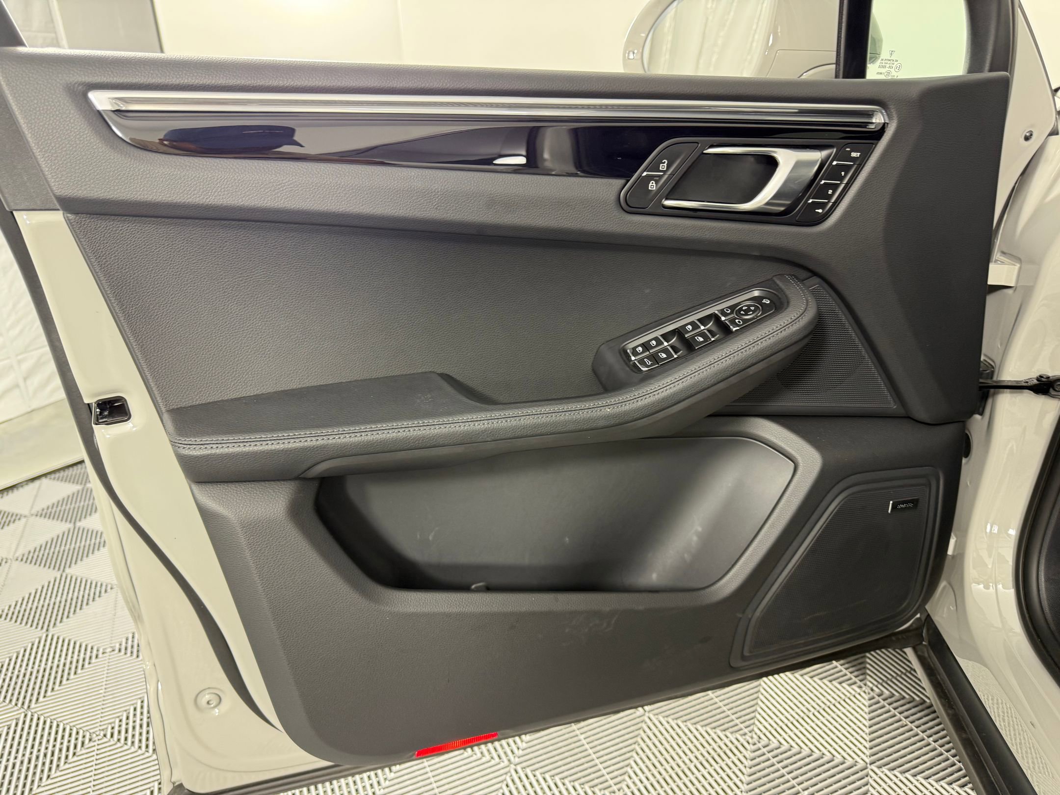 New 2025 Porsche Macan image 14