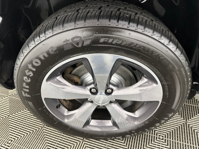 Used 2019 Jeep Cherokee Limited AWD/4WD image 36