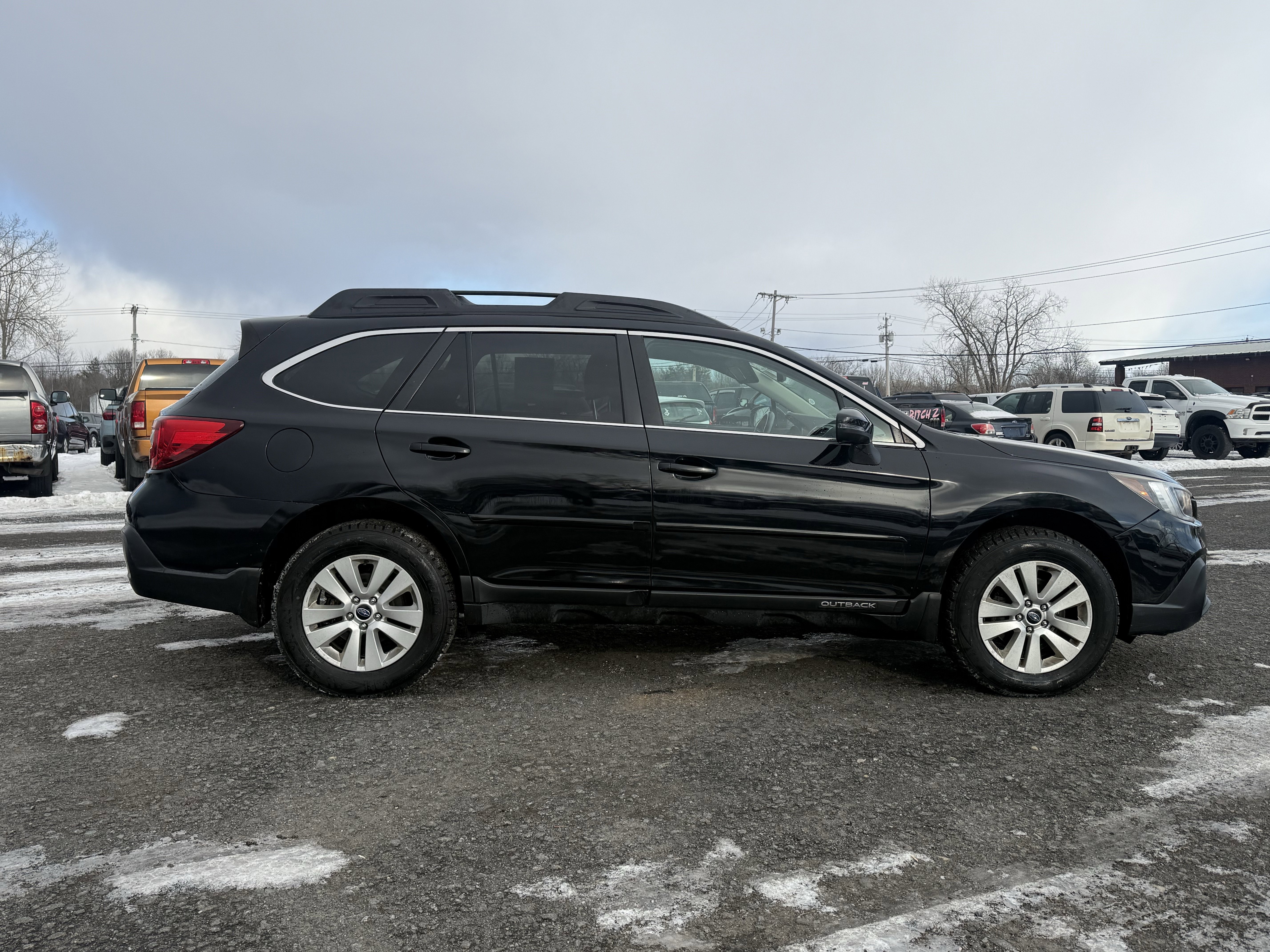 Used 2018 Subaru Outback 2.5i Premium image 7