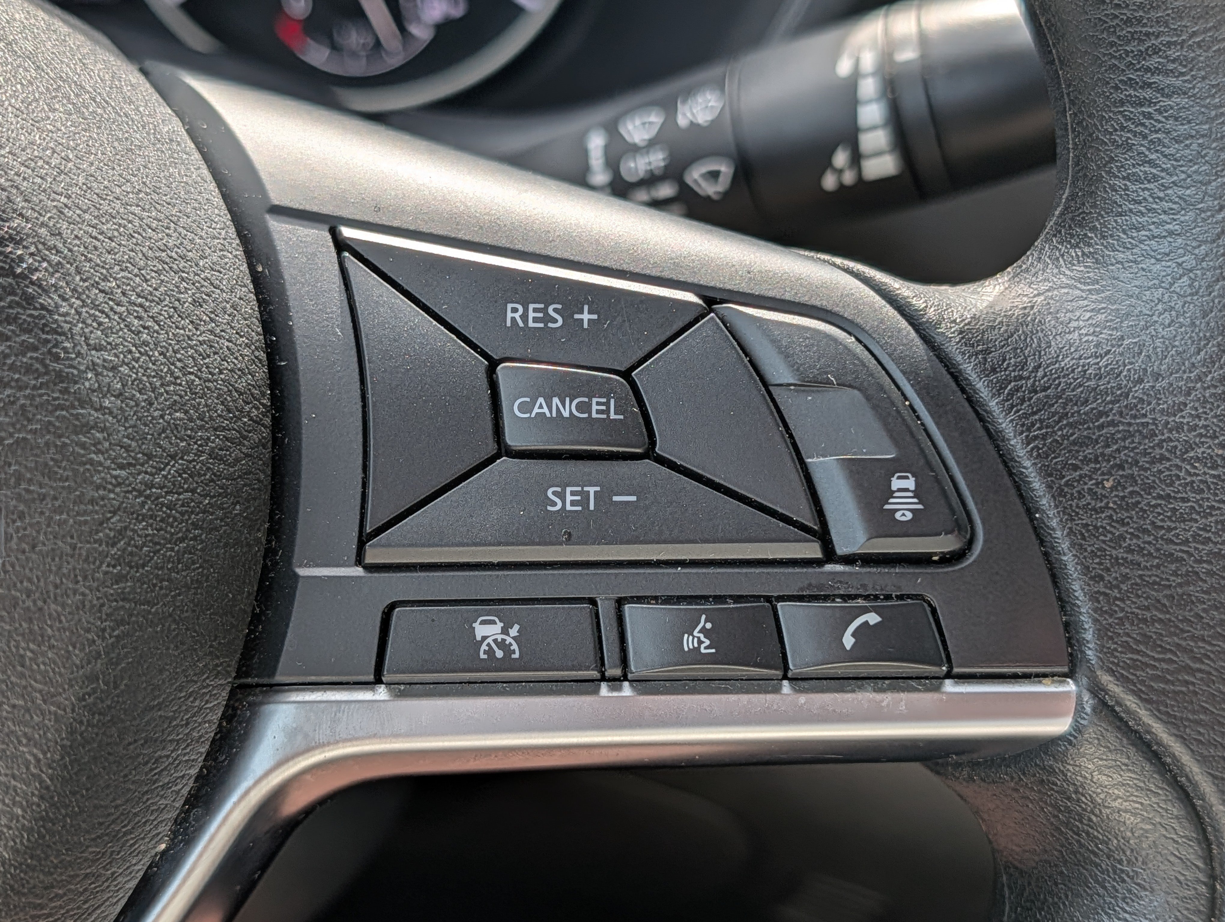 Used 2024 Nissan Sentra SV FWD image 33