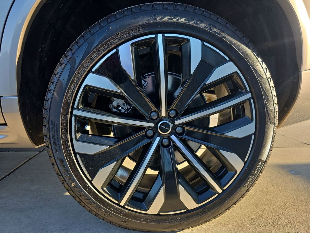 New 2026 Volvo XC90 B6 Plus w/ Protection Package Premier image 38