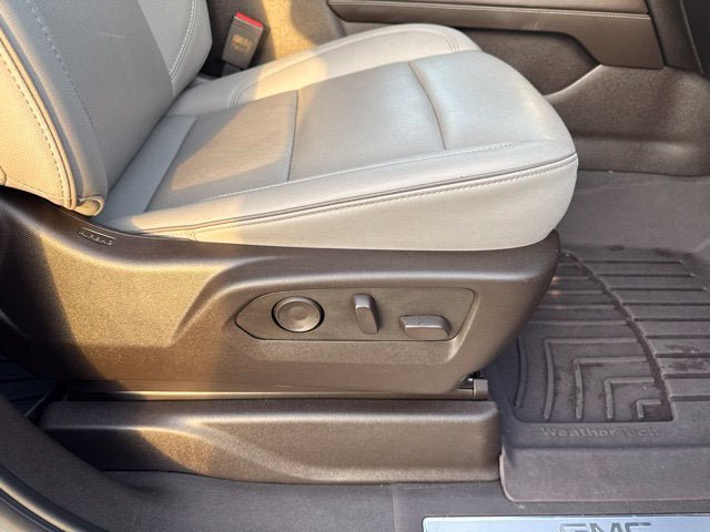 Used 2024 GMC Yukon SLT w/ SLT Premium Package AWD/4WD image 31