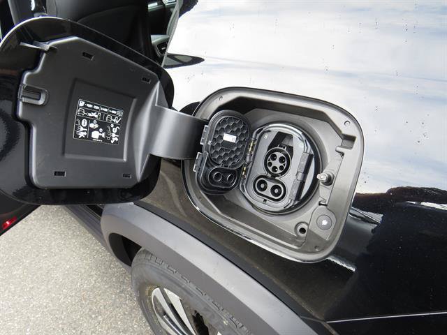 Used 2025 Mercedes-Benz GLE 450e 4MATIC w/ Driver Assistance Package image 24