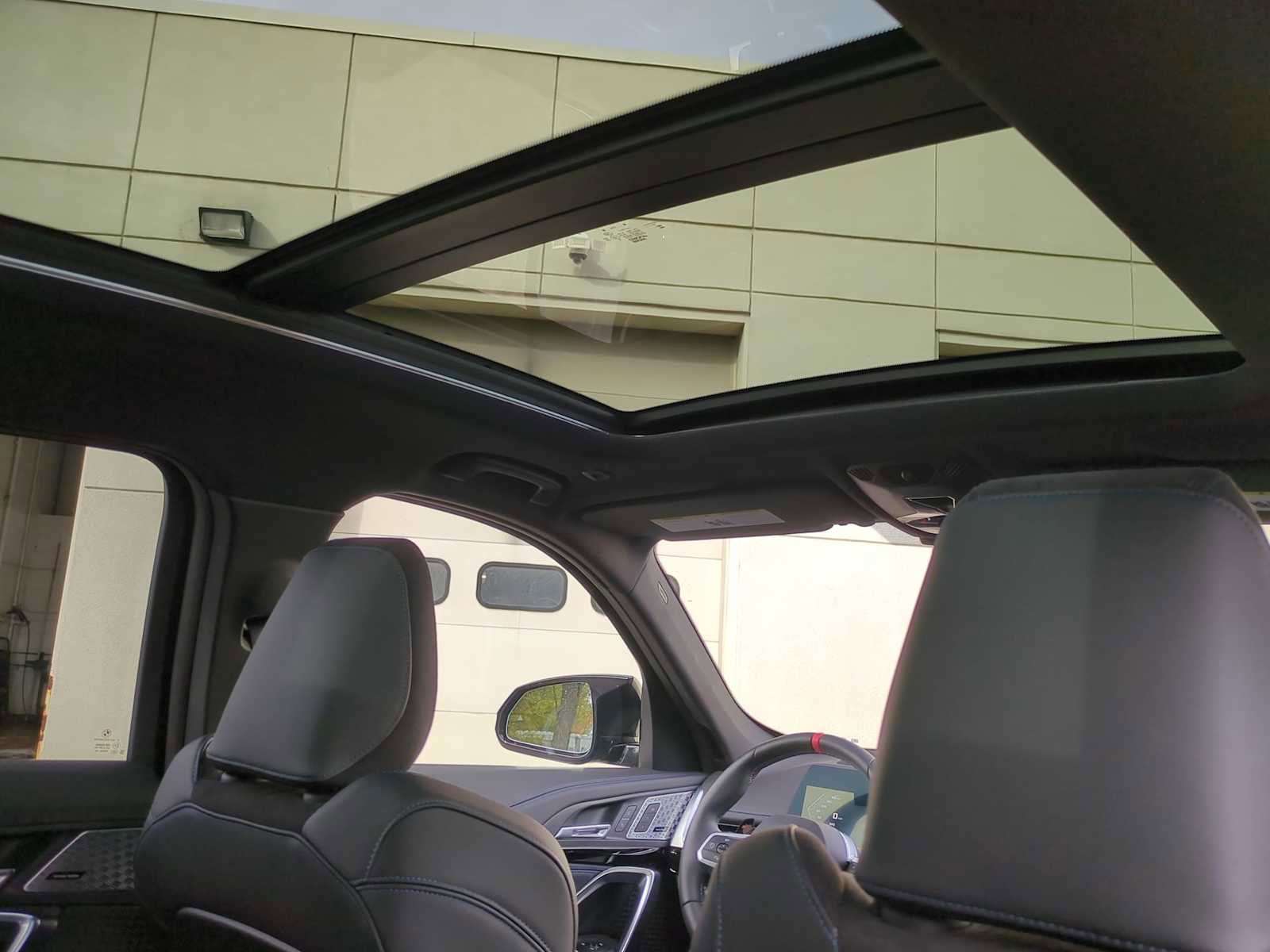 Used 2025 BMW X1 M35i w/ Premium Package image 22