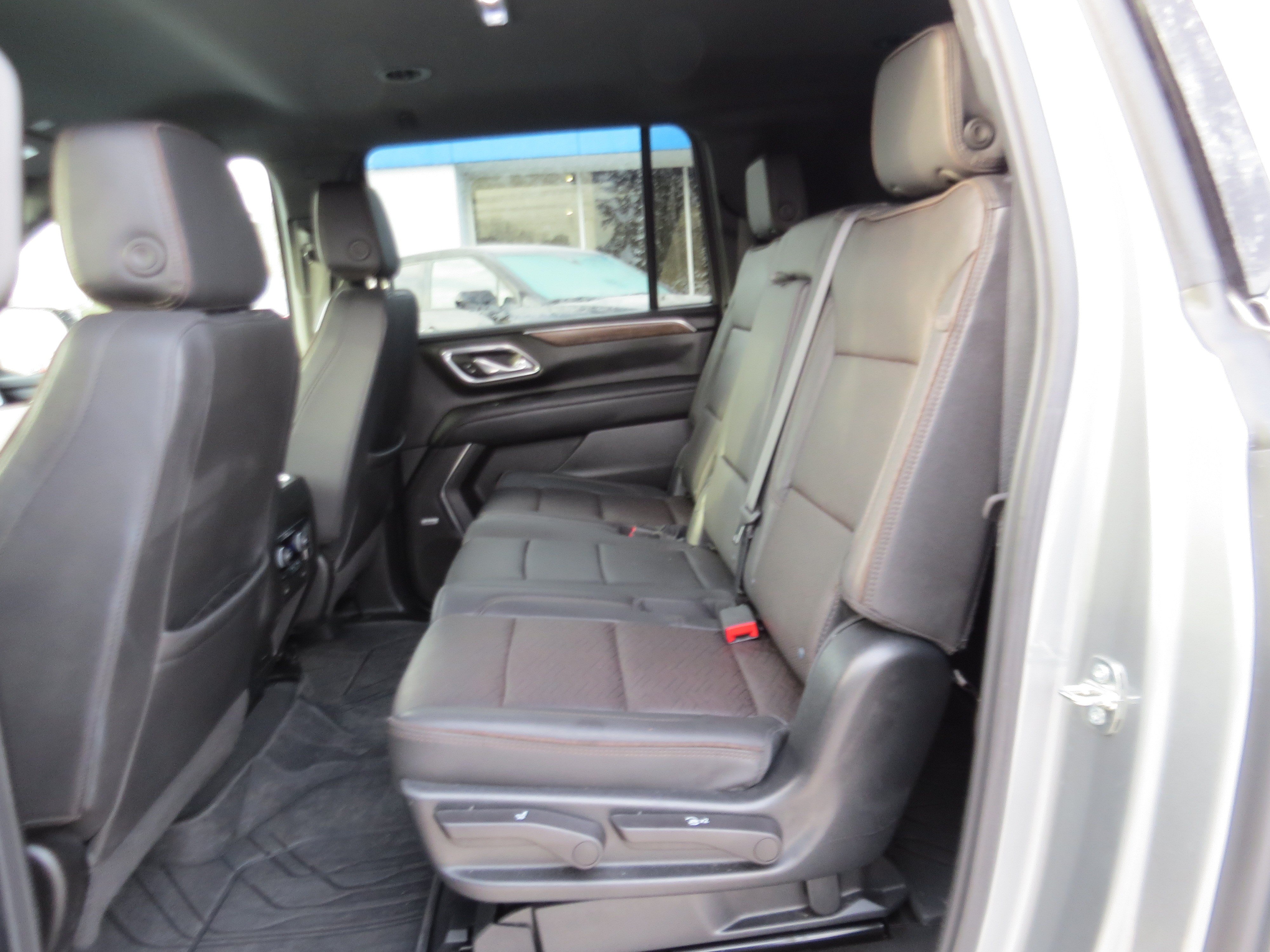 Used 2023 Chevrolet Suburban High Country RWD image 14