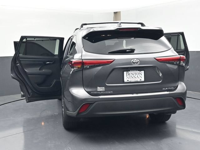Used 2022 Toyota Highlander XLE AWD/4WD image 50