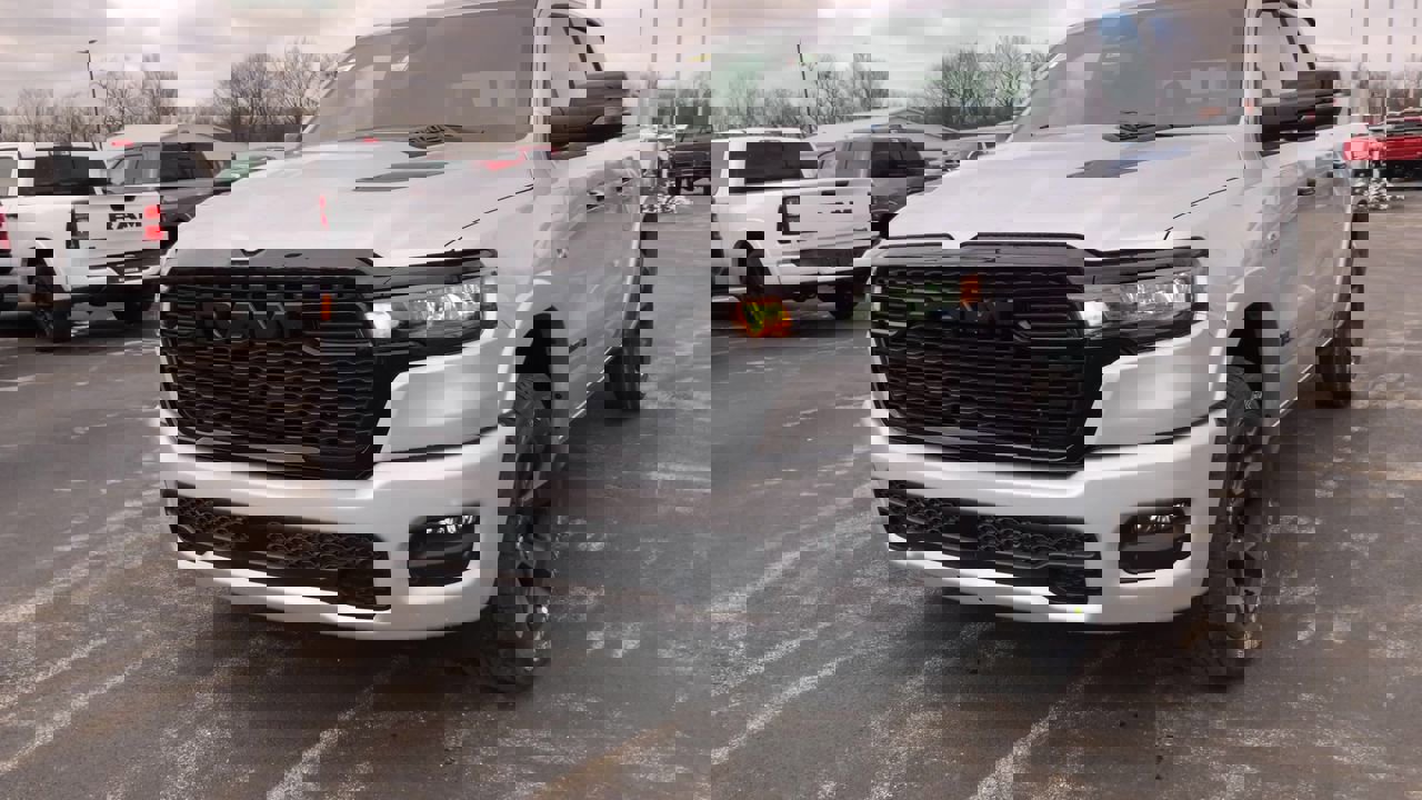 New 2026 RAM 1500 4x4 Crew Cab image 4