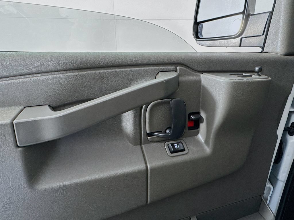 Used 2020 Chevrolet Express 2500 RWD image 13