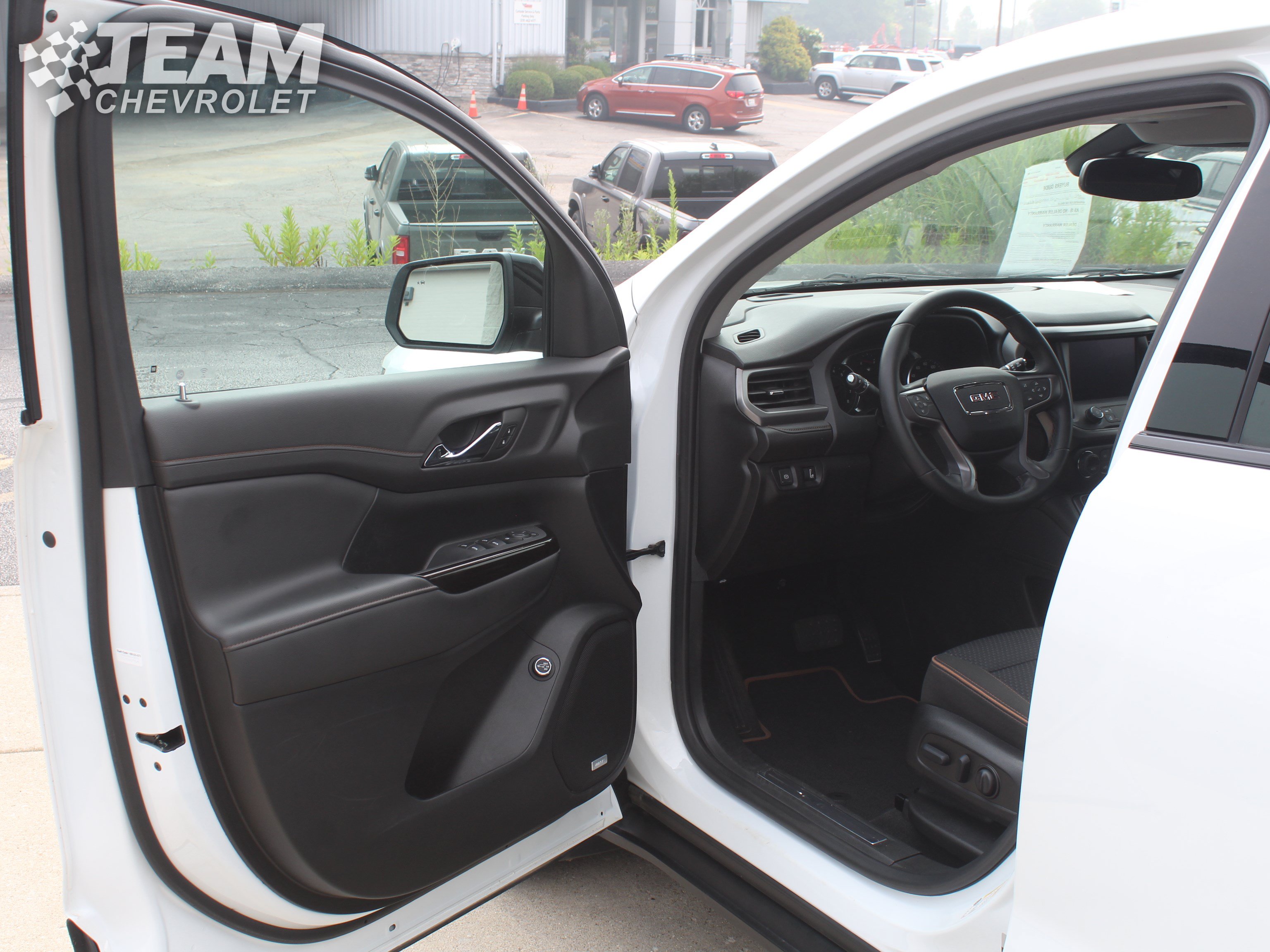 Used 2023 GMC Acadia AT4 AWD/4WD image 10