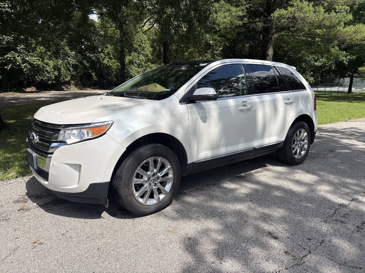 Used 2011 Ford Edge Limited FWD image 2