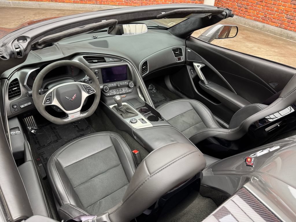 Used 2015 Chevrolet Corvette Z06 w/ 3LZ Preferred Equipment Group RWD image 31
