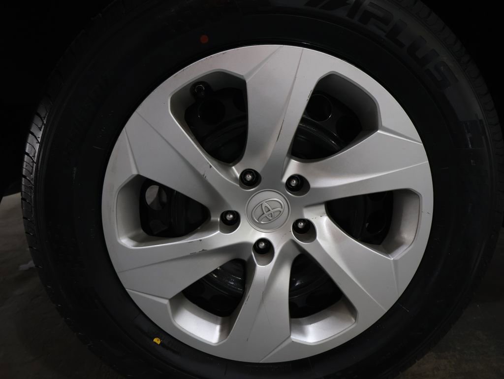 Used 2022 Toyota RAV4 LE image 33