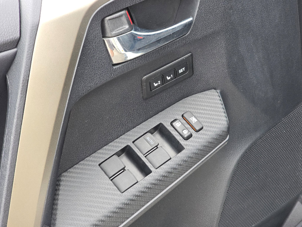 Used 2013 Toyota RAV4 Limited AWD/4WD image 23