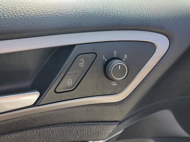 Used 2015 Volkswagen Golf S FWD image 9