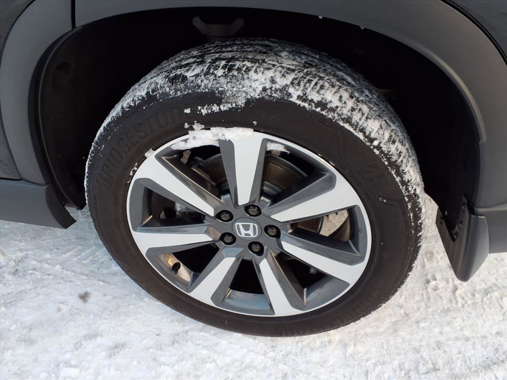 Certified 2025 Honda Pilot Touring image 14