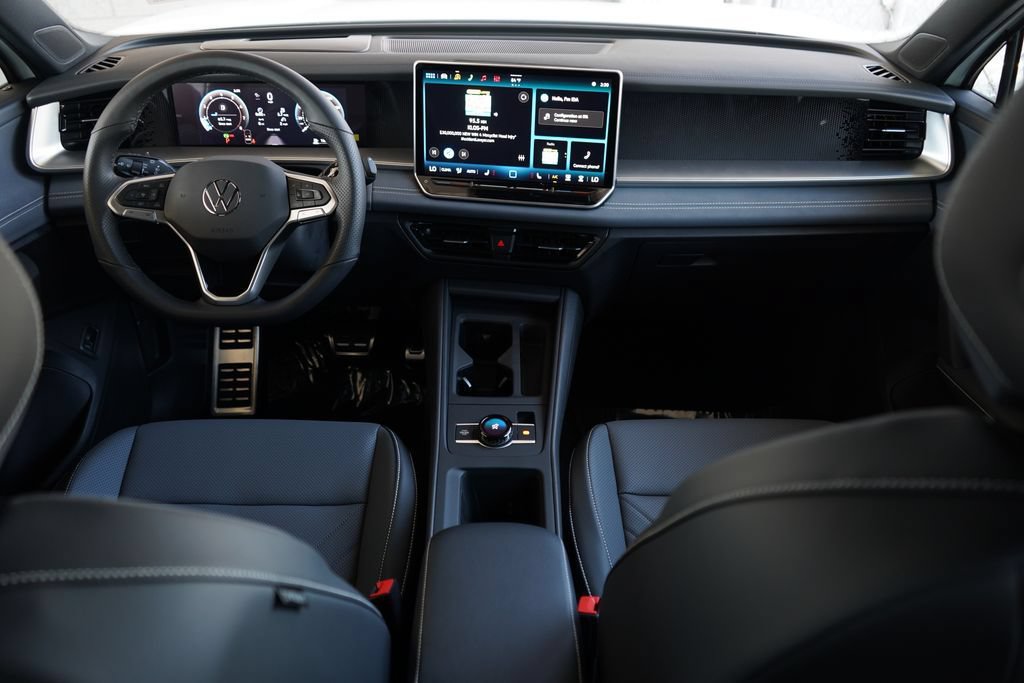 New 2026 Volkswagen Tiguan SE R-Line AWD/4WD image 8