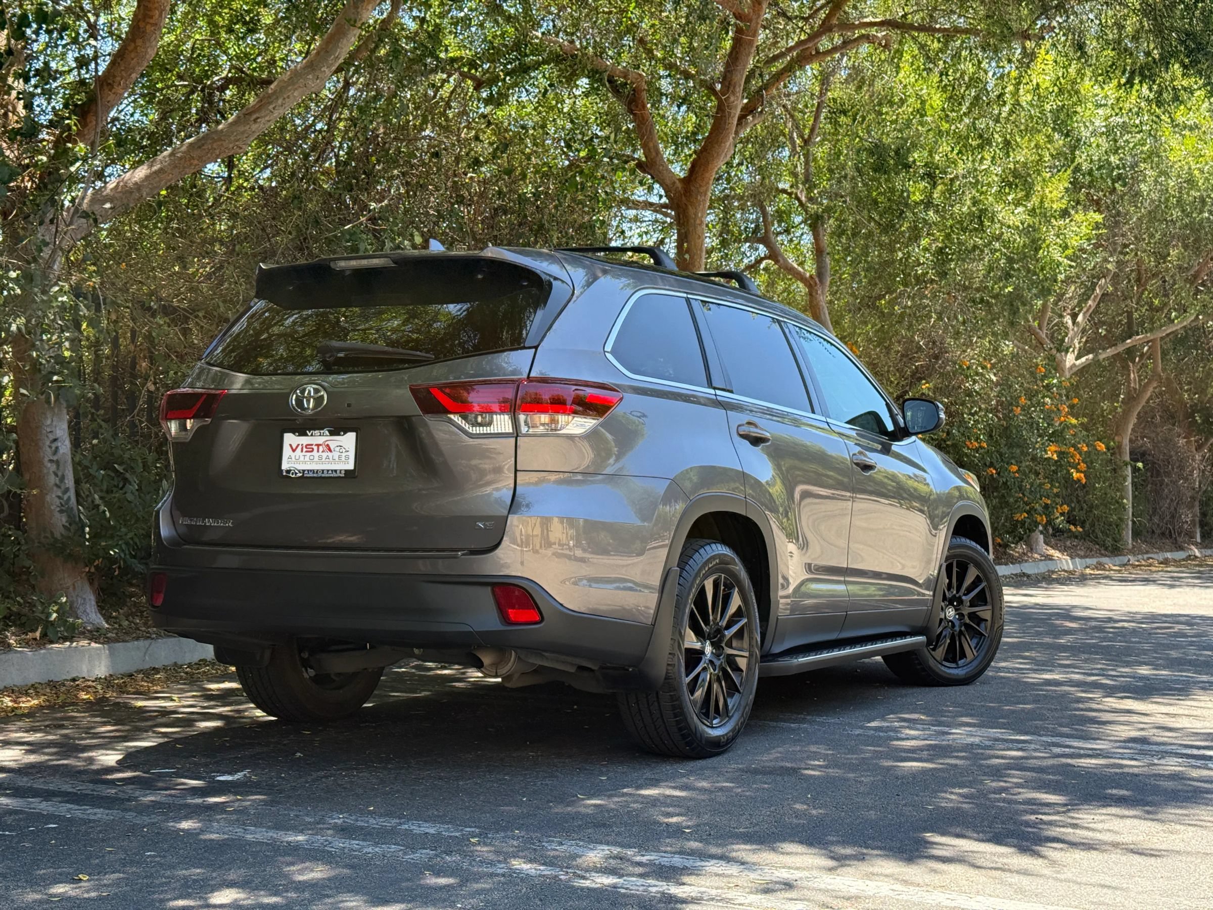 Used 2019 Toyota Highlander SE FWD image 38