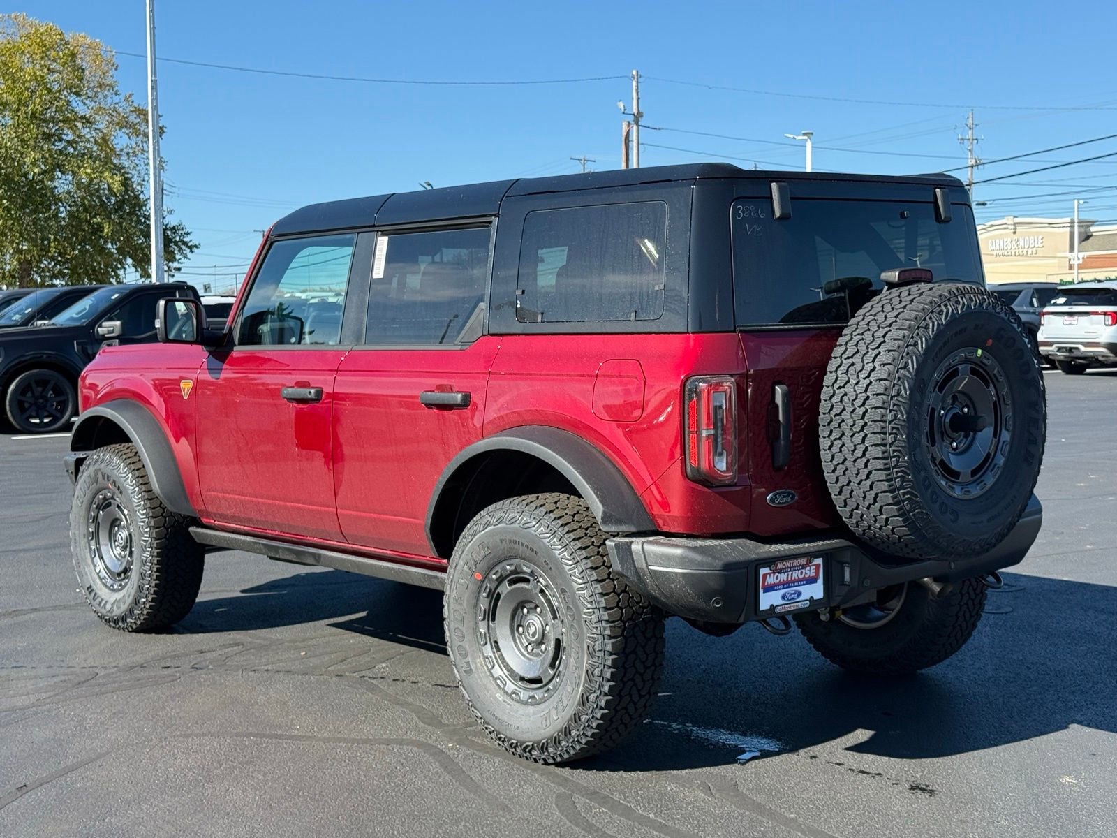 New 2025 Ford Bronco Badlands image 3