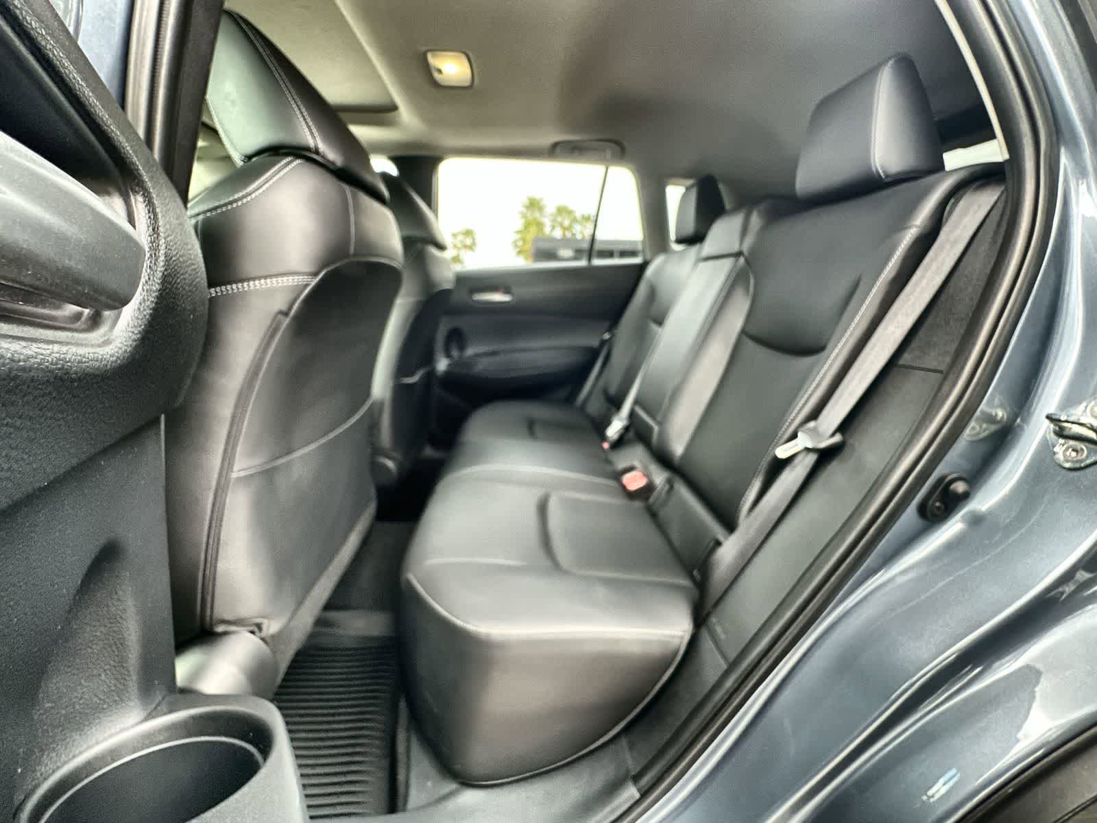 Used 2022 Toyota Corolla Cross XLE w/ Convenience Package AWD/4WD image 4
