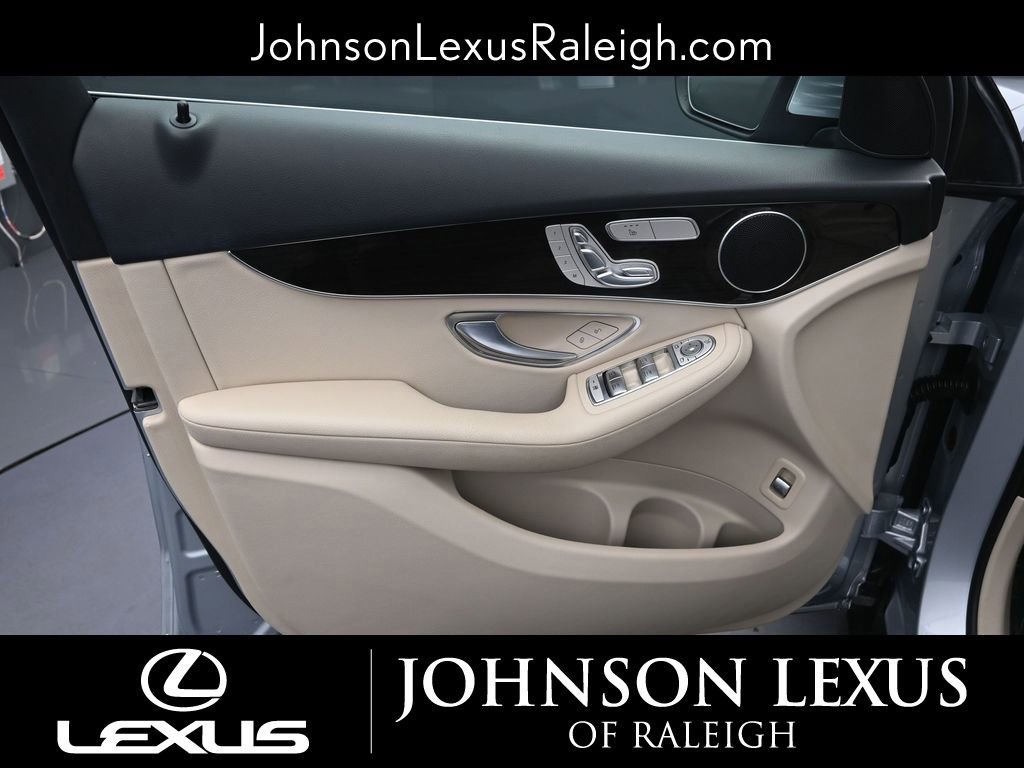 Used 2022 Mercedes-Benz GLC 300 4MATIC image 11