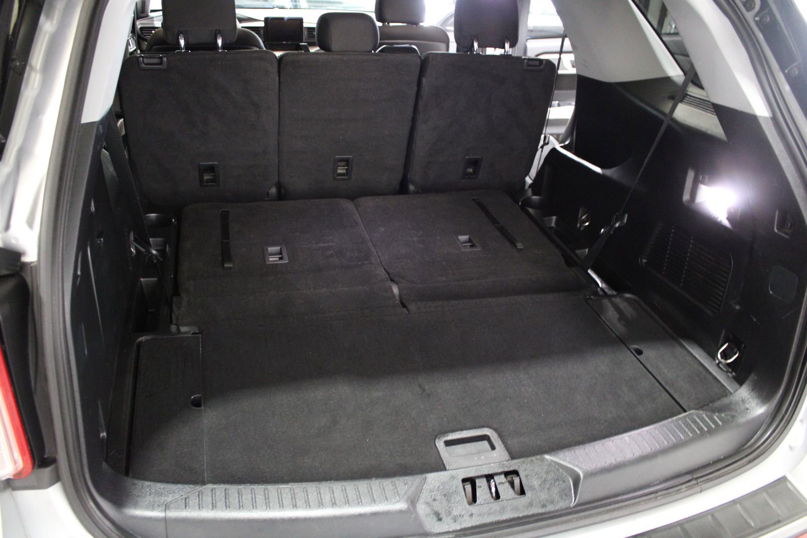 Used 2020 Ford Explorer XLT image 39