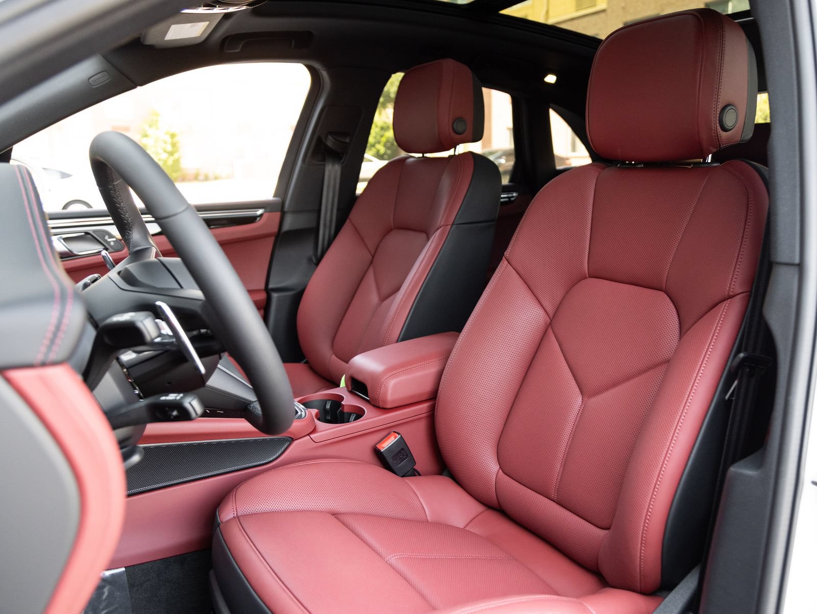 New 2026 Porsche Macan AWD/4WD image 5