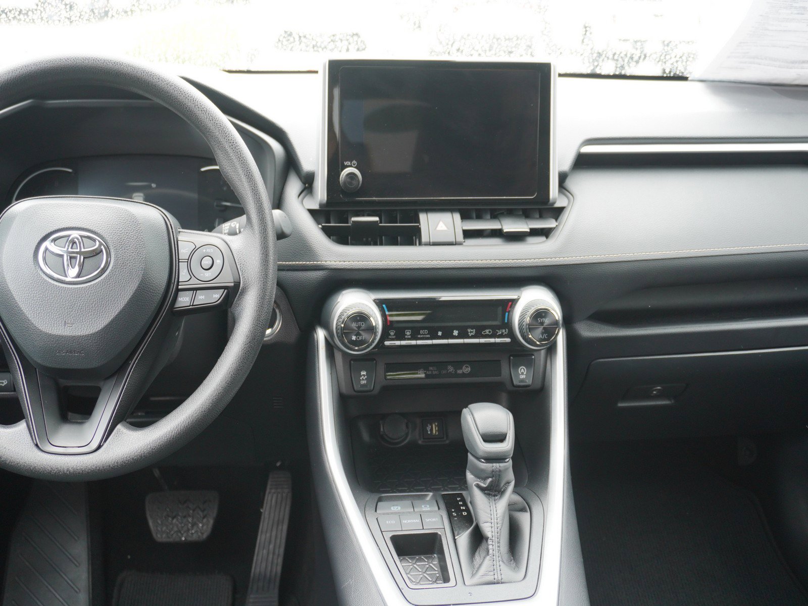 Used 2025 Toyota RAV4 XLE FWD image 16