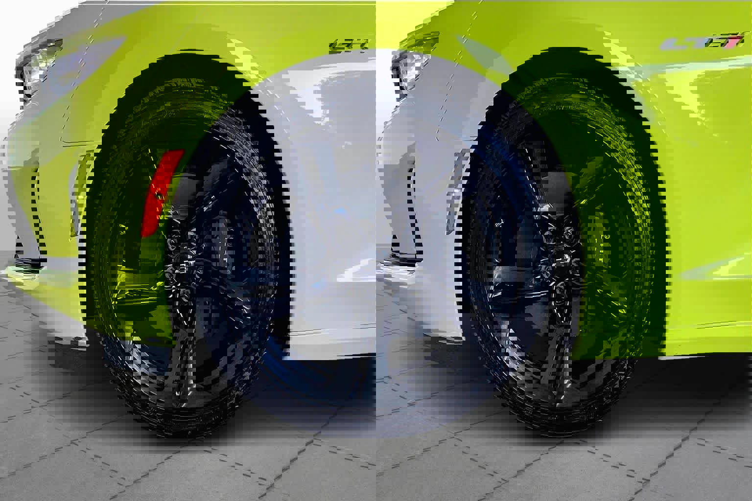 Used 2021 Chevrolet Camaro LT w/ Technology Package image 10