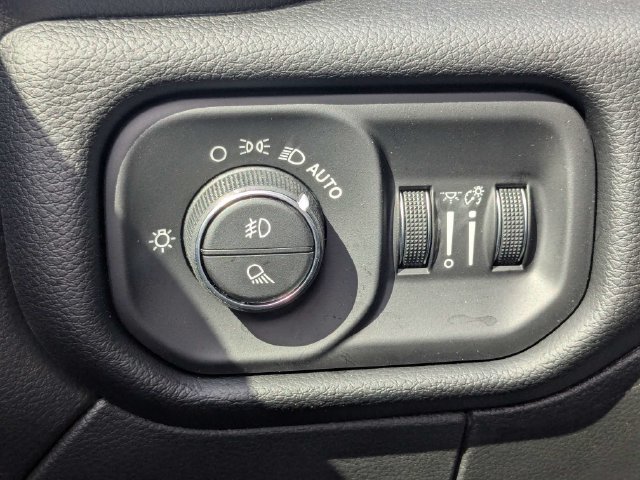 New 2026 RAM 2500 Laramie AWD/4WD image 24