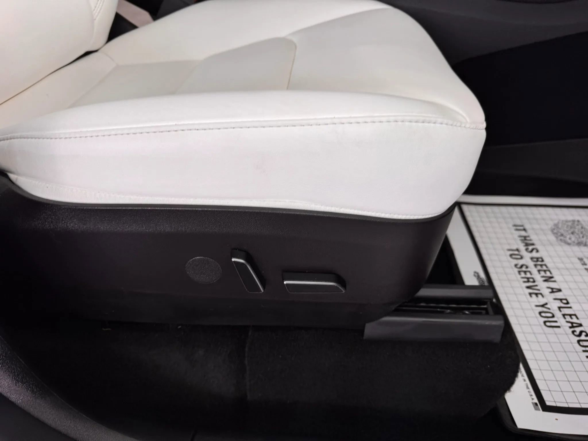 Used 2022 Tesla Model Y Long Range image 12