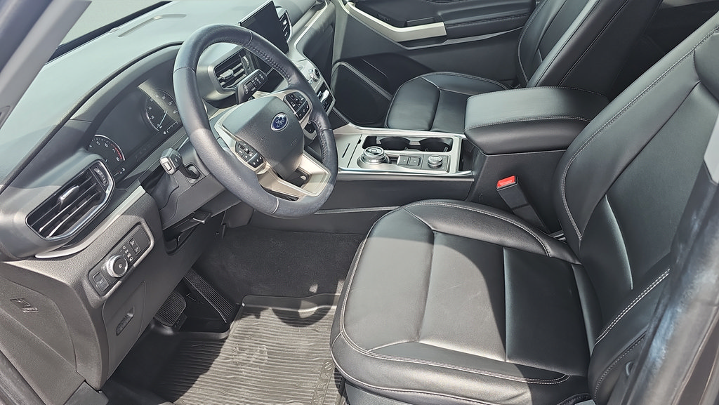Used 2022 Ford Explorer XLT w/ Equipment Group 202A AWD/4WD image 9