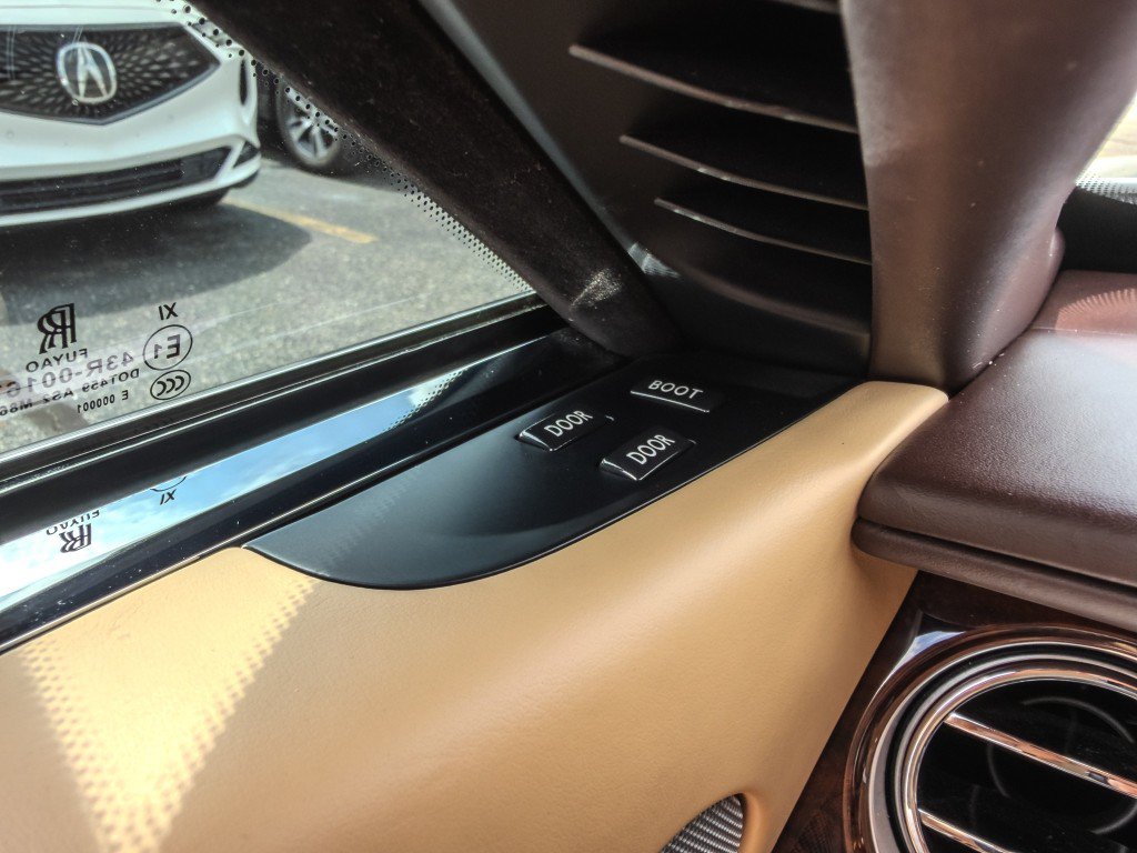Used 2018 Rolls-Royce Dawn RWD image 34