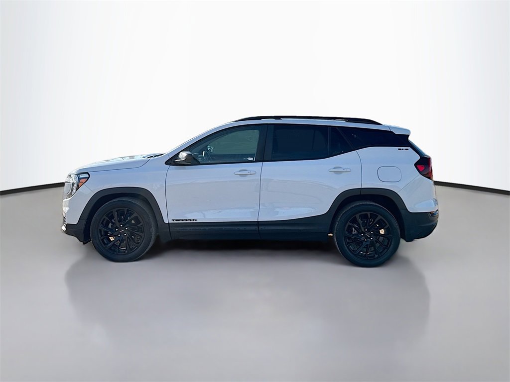 Used 2023 GMC Terrain SLE w/ Driver Convenience Package image 4