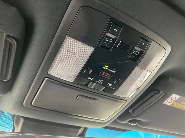 Used 2021 Lexus GX 460 Premium w/ Accessory Package AWD/4WD image 18