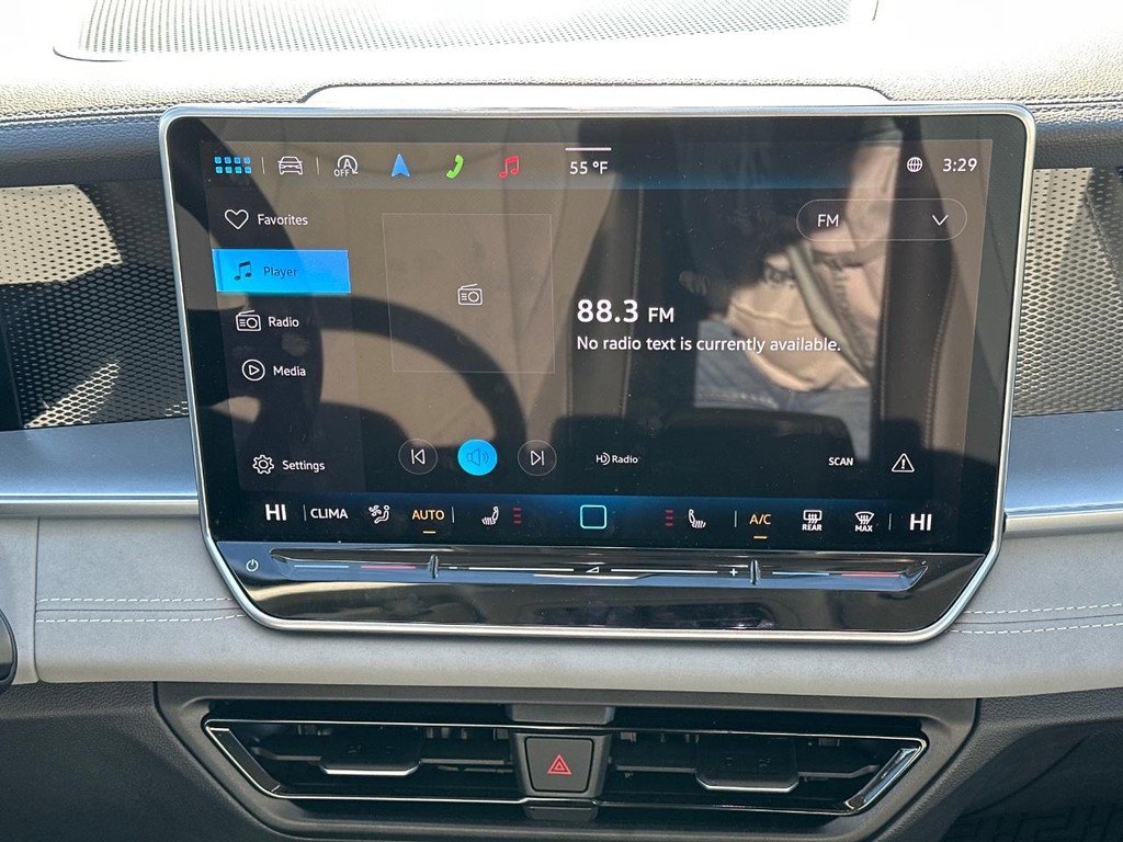 Used 2025 Volkswagen Tiguan SE image 14