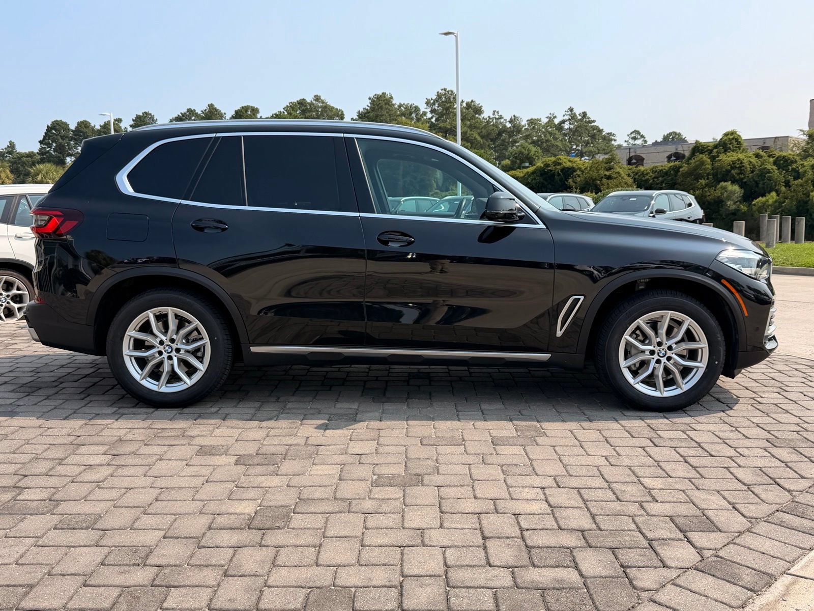 Used 2023 BMW X5 xDrive40i w/ Premium Package AWD/4WD image 8