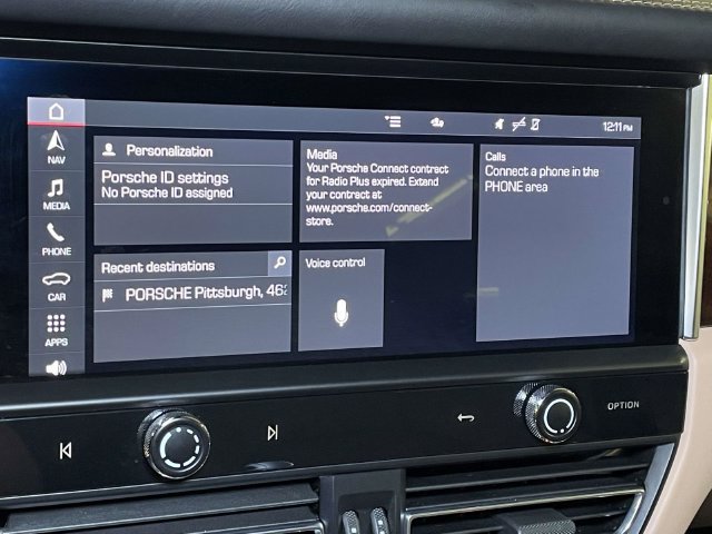 Certified 2022 Porsche Macan AWD/4WD image 27