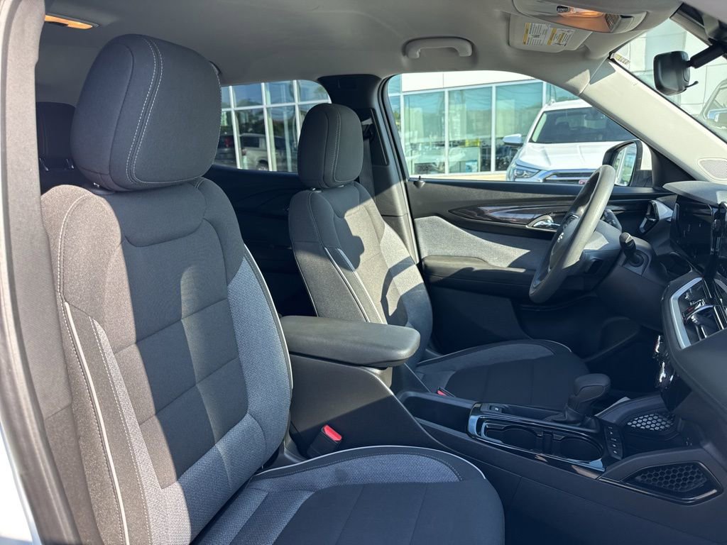 Used 2025 Chevrolet TrailBlazer LT FWD image 18