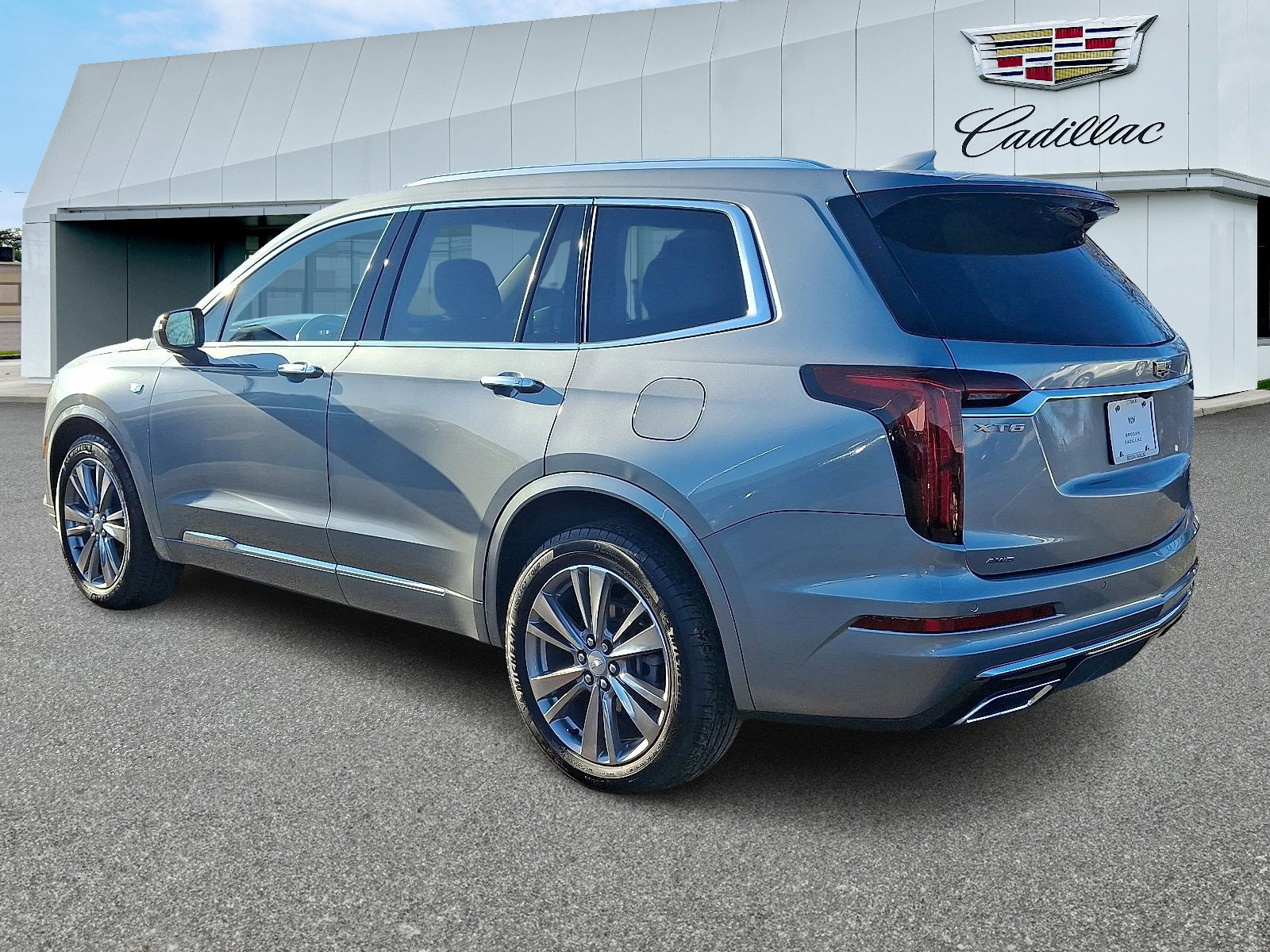 Certified 2023 Cadillac XT6 Premium Luxury image 3