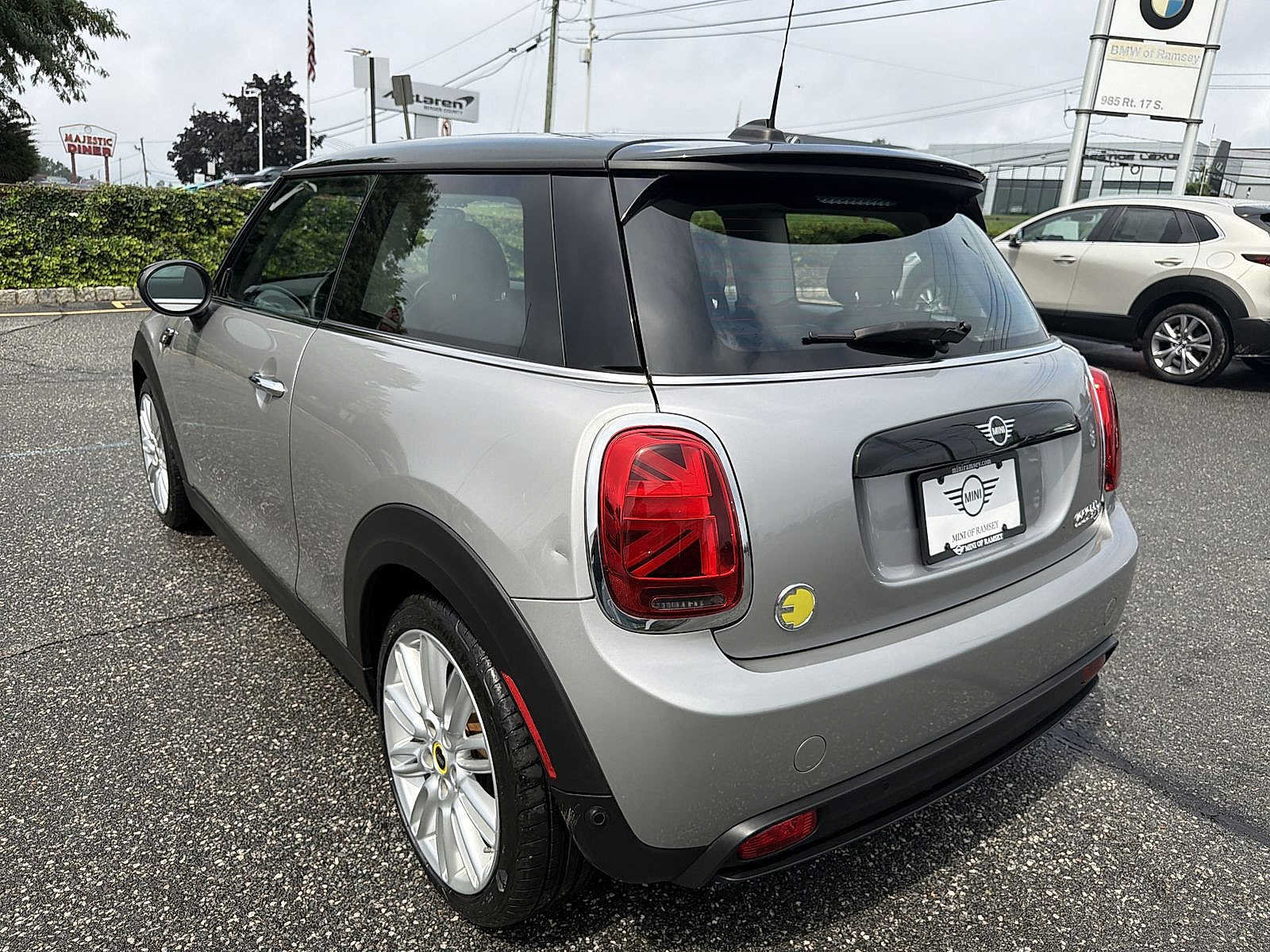 Used 2024 MINI Cooper SE w/ Signature Upholstery Package FWD image 12