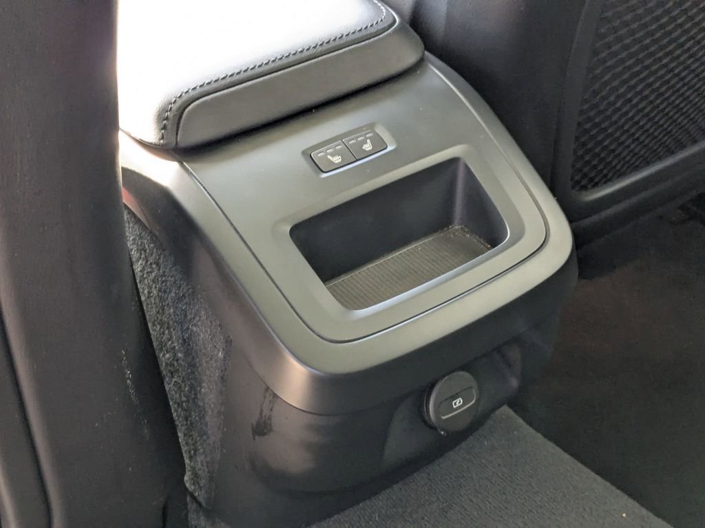Used 2025 Volvo V60 B5 Cross Country Plus image 27
