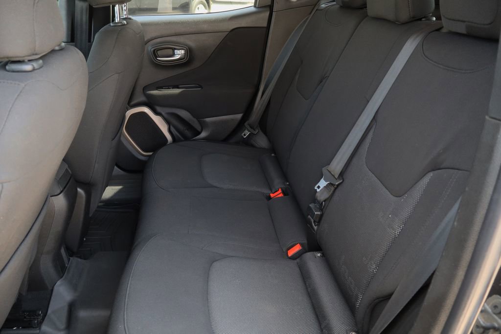 Used 2017 Jeep Renegade Latitude FWD image 24