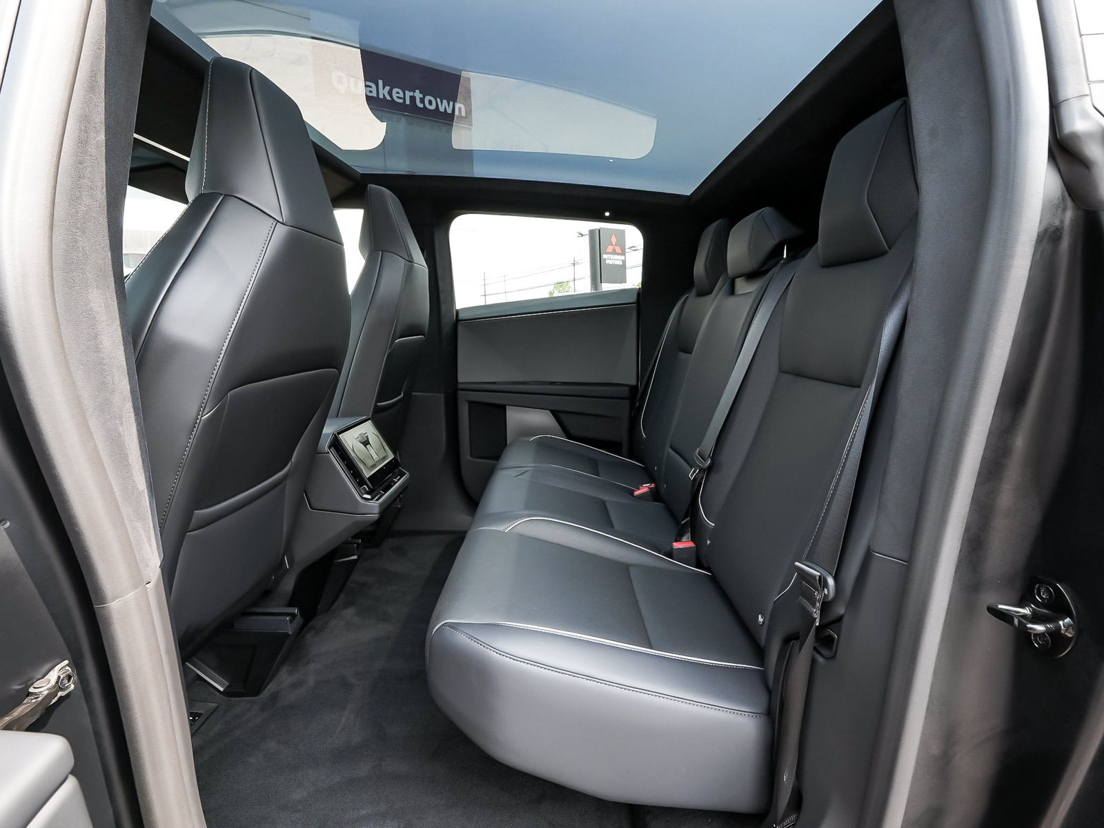 Used 2024 Tesla Cybertruck AWD Crew Cab image 31