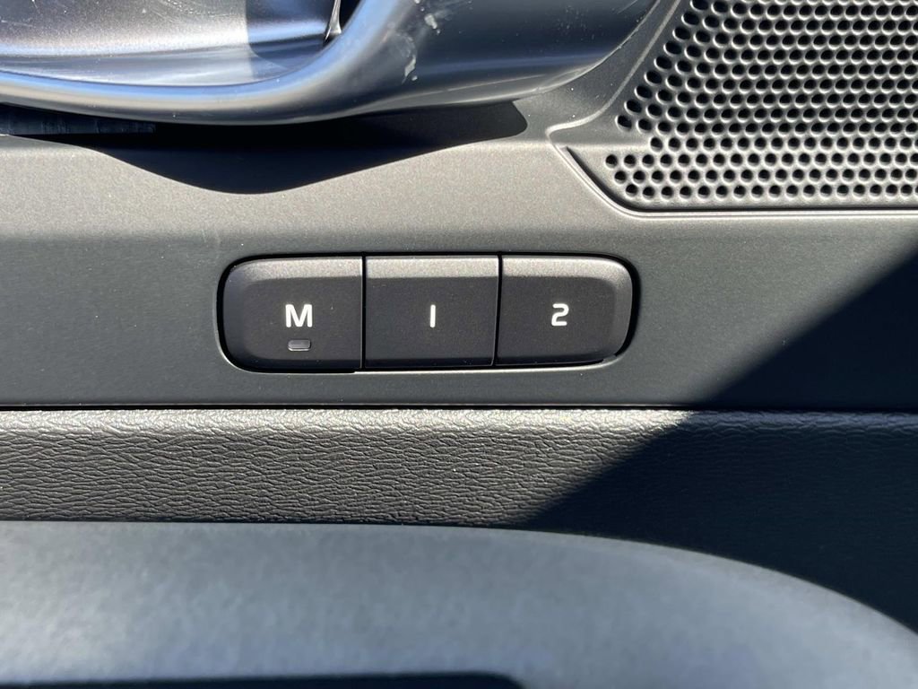 New 2026 Volvo XC40 B5 Plus w/ Protection Package Premier image 24