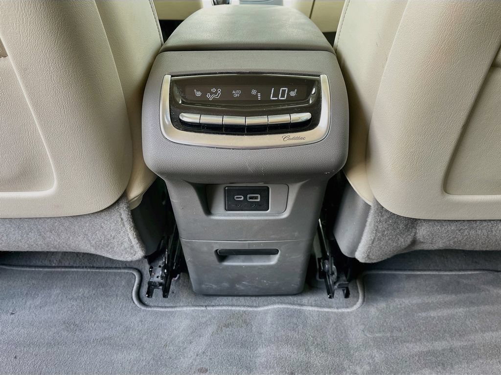 Used 2025 Cadillac XT6 Premium Luxury w/ Technology Package FWD image 27