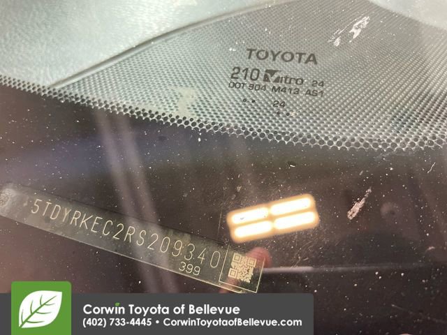 Certified 2024 Toyota Sienna XLE image 28